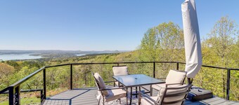 Charming Edgemont Home w/ Deck & Lake Views!