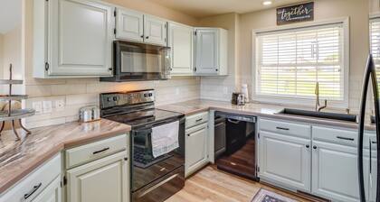 Charming Edgemont Home w/ Deck & Lake Views!