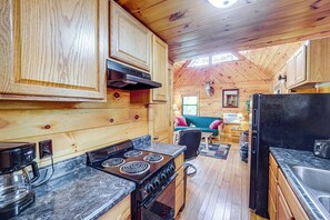 House (2 Bedrooms) | Interior