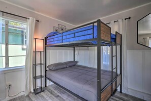 Iron/ironing board, bed sheets - Cozy Rockaway Beach Studio w/ River View! (Rockaway Beach)