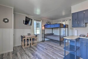 Strykjärn/strykbräda och sängkläder