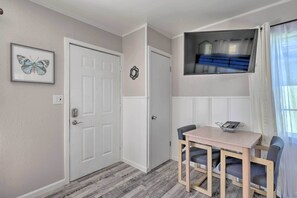 Dining - Cozy Rockaway Beach Studio w/ River View! (Rockaway Beach)