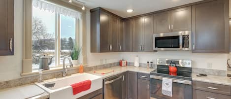 House (4 Bedrooms) | Interior