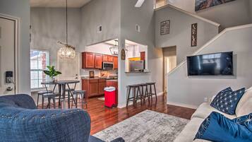 Apartment (3 Bedrooms) | Front of property