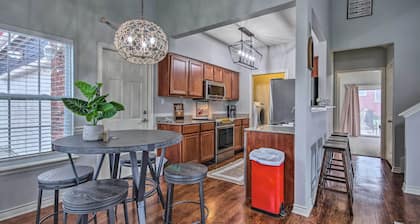 1 Block to Boat Ramp: Monkey Island Home