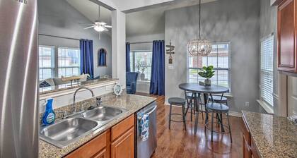 1 Block to Boat Ramp: Monkey Island Home