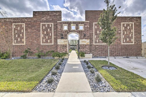 Charming Edinburg Apartment ~ 3 Mi to Dtwn!