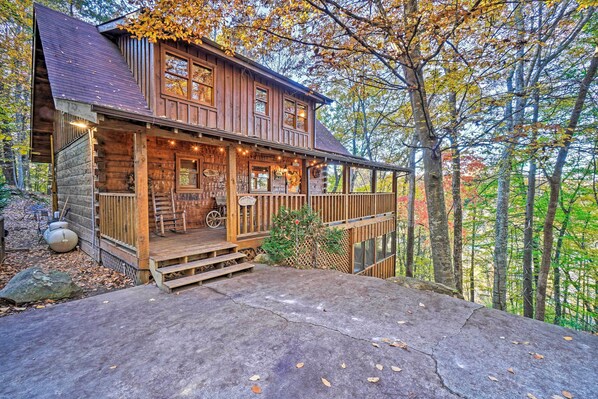 House (3 Bedrooms) | Interior - 'grin N Bear It' Cabin w/ Hot Tub + Fire Pit! (Sevierville)