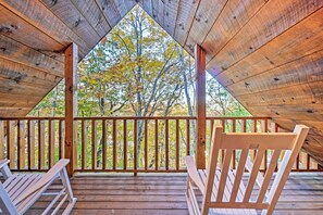 Interior - 'grin N Bear It' Cabin w/ Hot Tub + Fire Pit! (Sevierville)