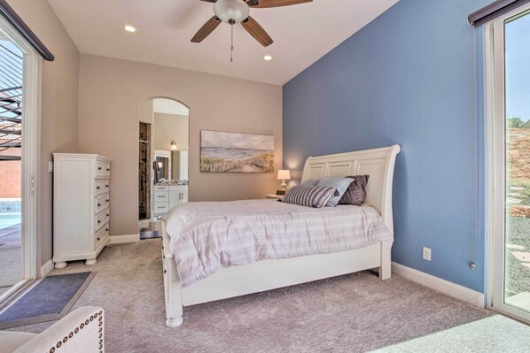 3 bedrooms, iron/ironing board, free cribs/infant beds, bed sheets - Luxury Desert Hideaway: Explore National Parks! (Washington)