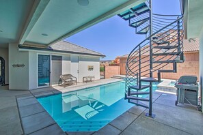 Outdoor pool - Luxury Desert Hideaway: Explore National Parks! (Washington)