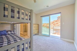 3 slaapkamers, een strijkplank/strijkijzer, gratis babybedden