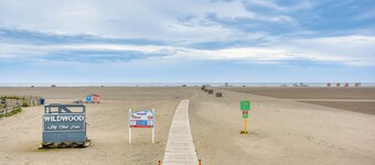 Quaint Wildwood Condo ~ Walk to Beach!