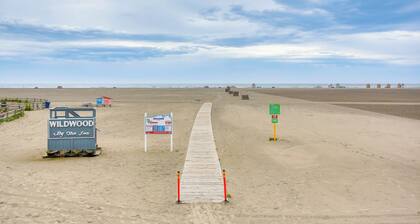 Quaint Wildwood Condo ~ Walk to Beach!