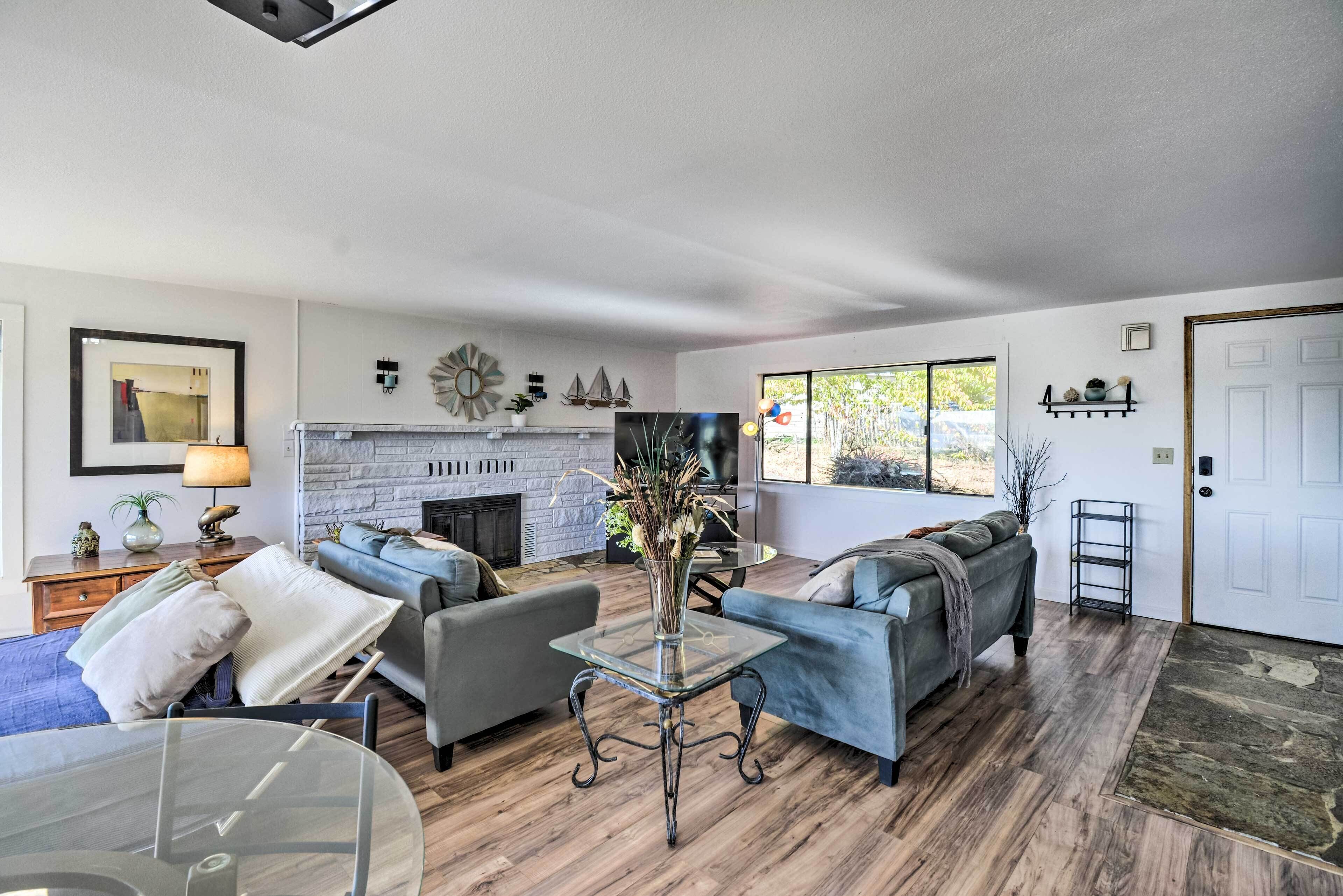 Relaxing Poulsbo Duplex w/ Liberty Bay Views!