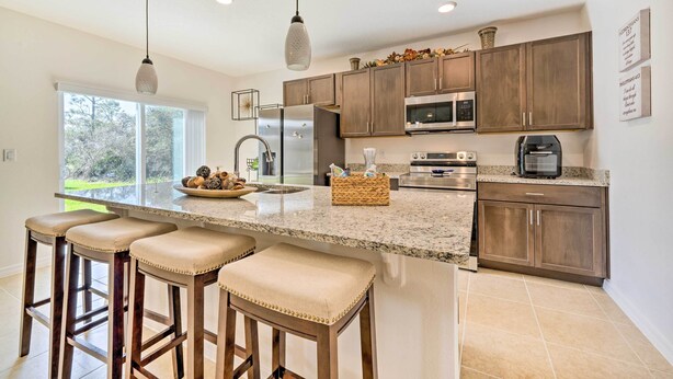 Microwave, oven, stovetop, dishwasher - Peaceful Home w/ Patio, 26 Mi to Disney World (Kissimmee)