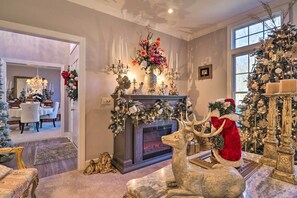 House (3 Bedrooms) | Interior - Million-dollar Estate by Downtown Franklin! (Franklin)