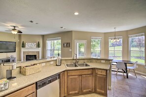 Mikrowelle, Ofen, Herdplatte, Geschirrspüler