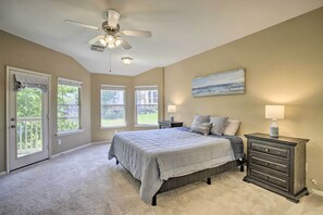 3 bedrooms, laptop workspace, bed sheets