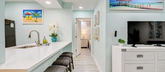 Cozy Myrtle Beach Getaway: 1 Block to Ocean!