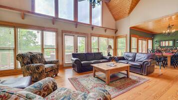 House (5 Bedrooms) | Interior