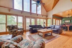 House (5 Bedrooms) | Interior