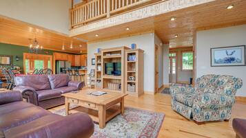 House (5 Bedrooms) | Interior