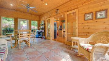 House (5 Bedrooms) | Interior