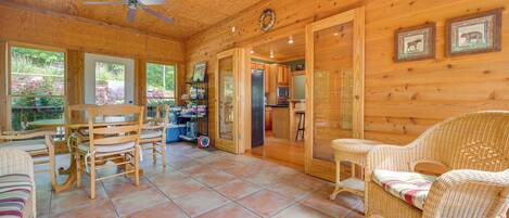 House (5 Bedrooms) | Interior