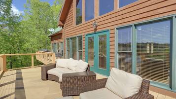 House (5 Bedrooms) | Interior