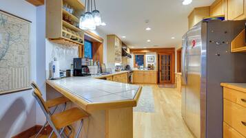 House (6 Bedrooms) | Interior