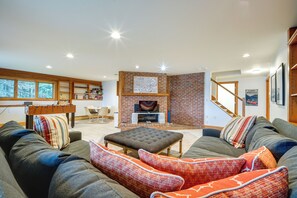 House (6 Bedrooms) | Interior