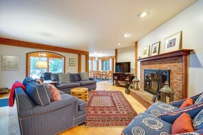 House (6 Bedrooms) | Interior