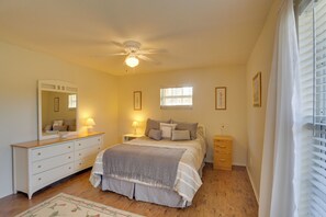 Interior - Bokeelia Retreat - Fishing Docks & Canals Nearby! (Bokeelia)