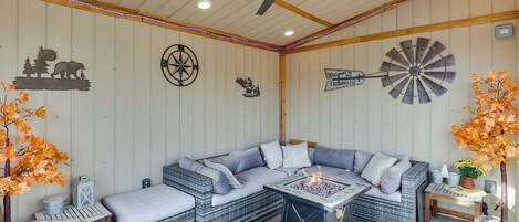 Căn hộ (3 Bedrooms) | Khu phòng khách | TV, lò sưởi, đầu đĩa DVD