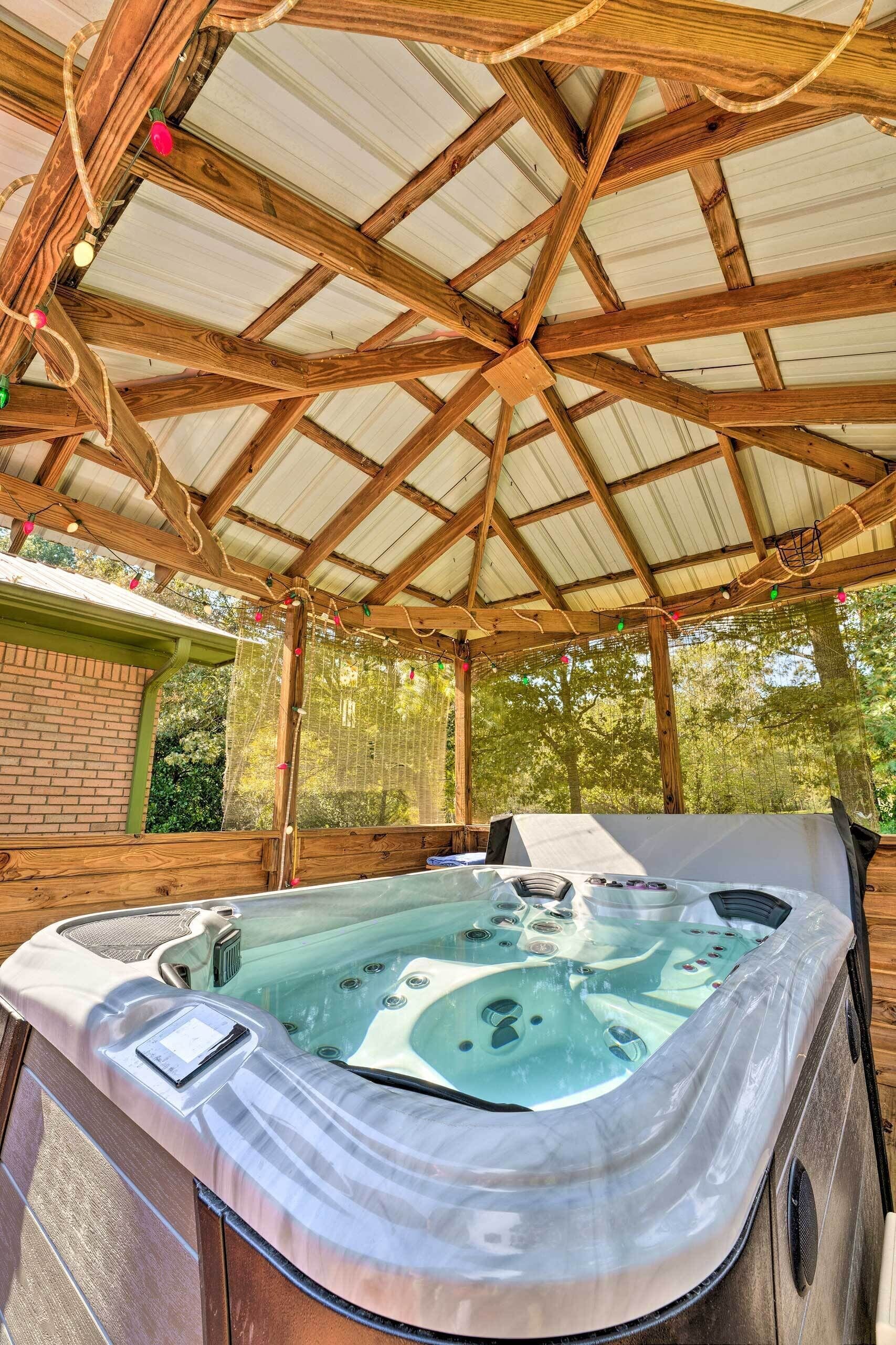 Oxford Home With Hot Tub, 10 Mi to Ole Miss