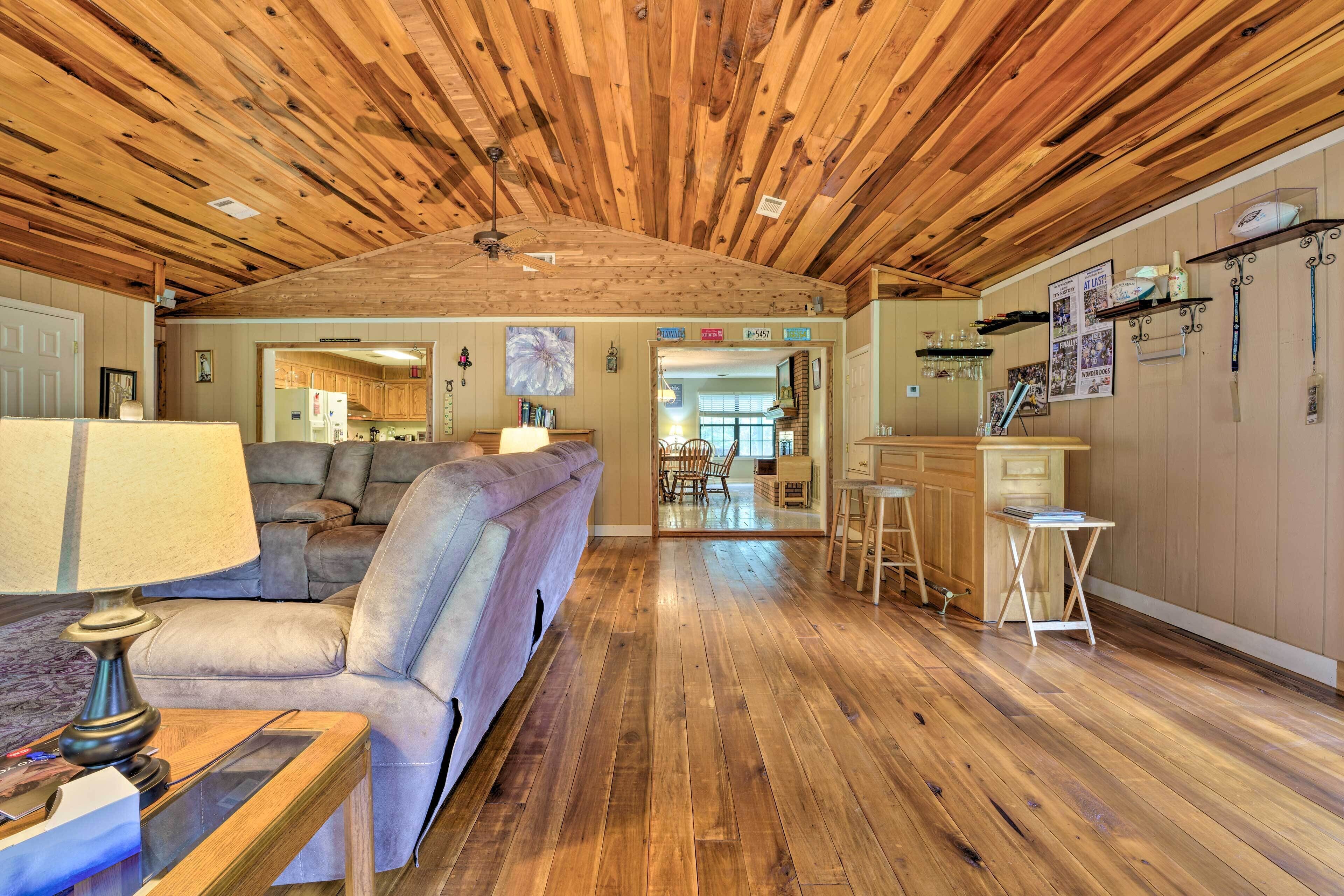 Oxford Home With Hot Tub, 10 Mi to Ole Miss