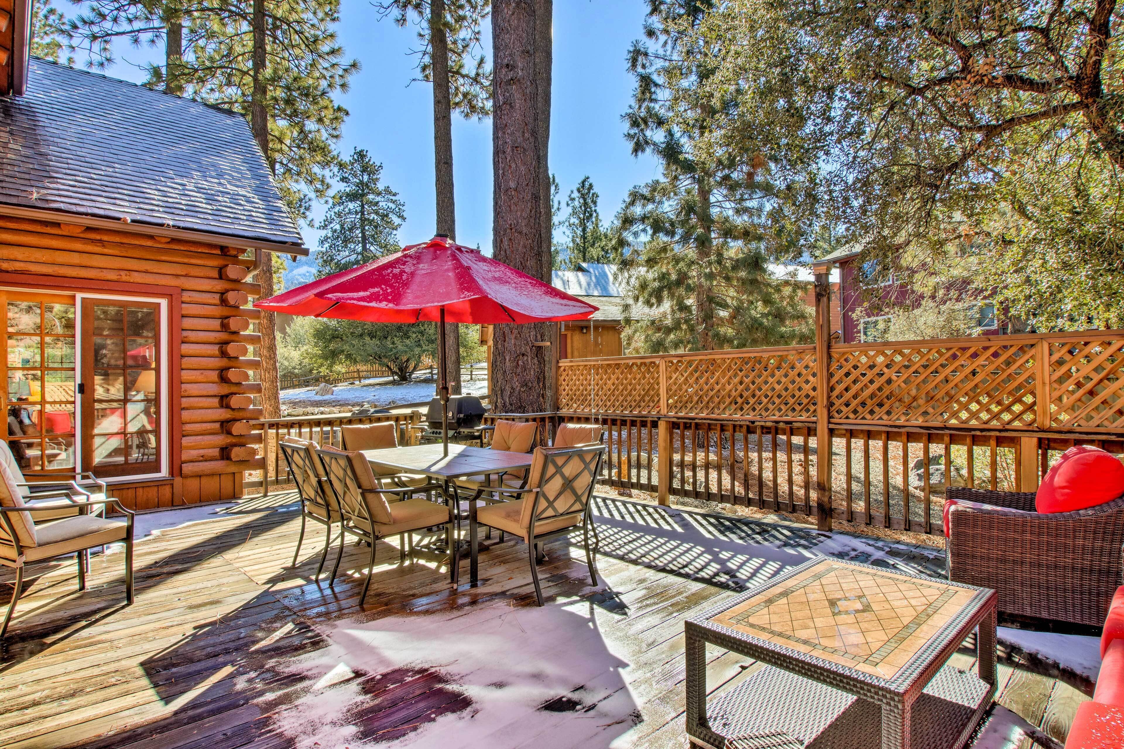 Pine Mountain Club Log Home w/ Deck + Grill!