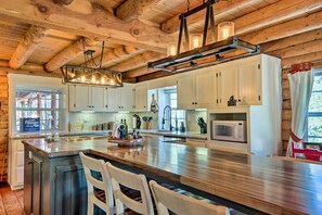 Interior - Pine Mountain Club Log Home w/ Deck + Grill! (Pine Mountain Club)