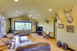 House (4 Bedrooms) | Interior - Hermosa Home w/ Black Hills View, Gas Grill & Deck (Hermosa)