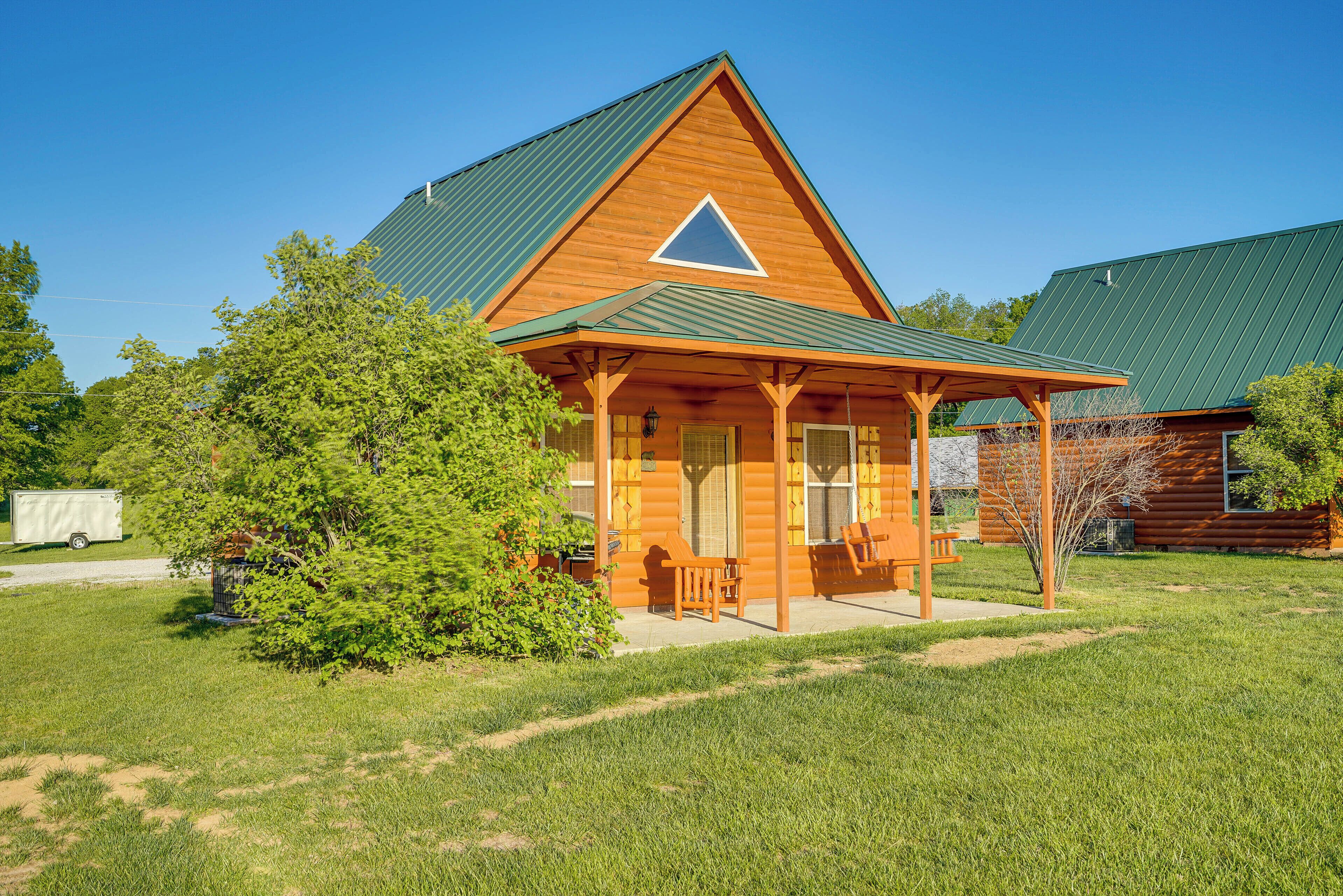 Lakefront Vacation Rental w/ Patio & Grill!