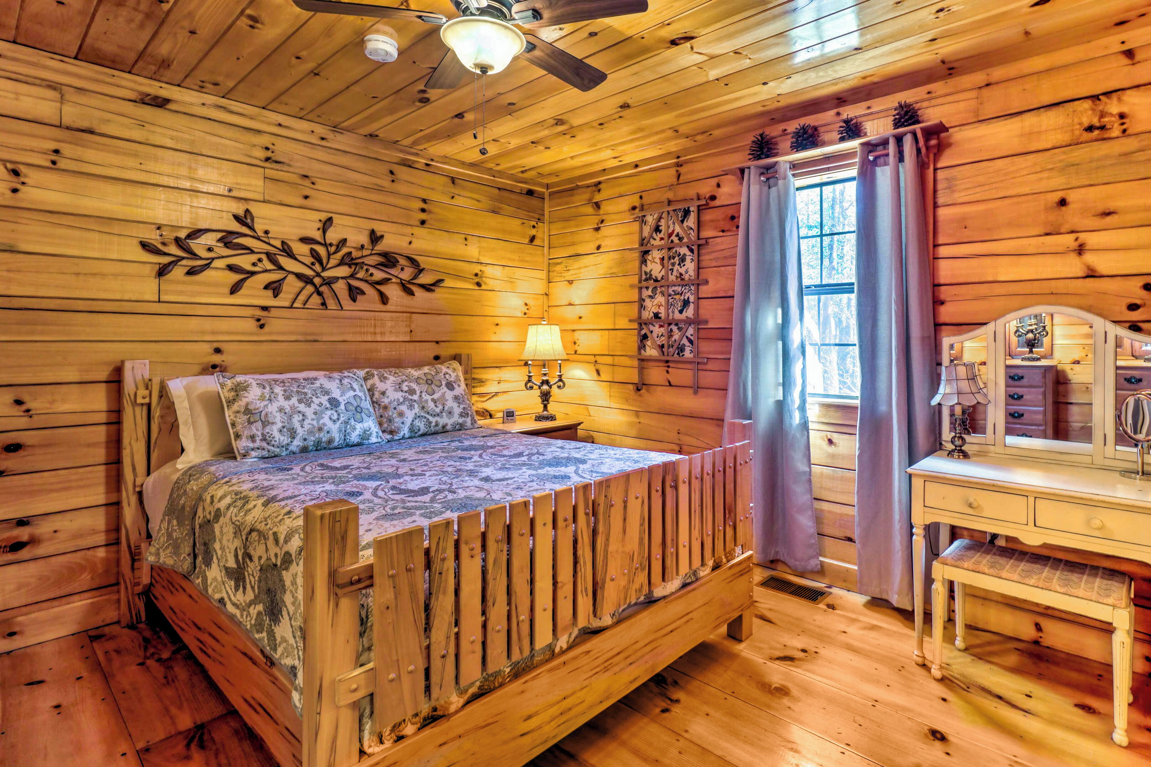 Cozy Tellico Plains Getaway w/ Deck, Fire Pit