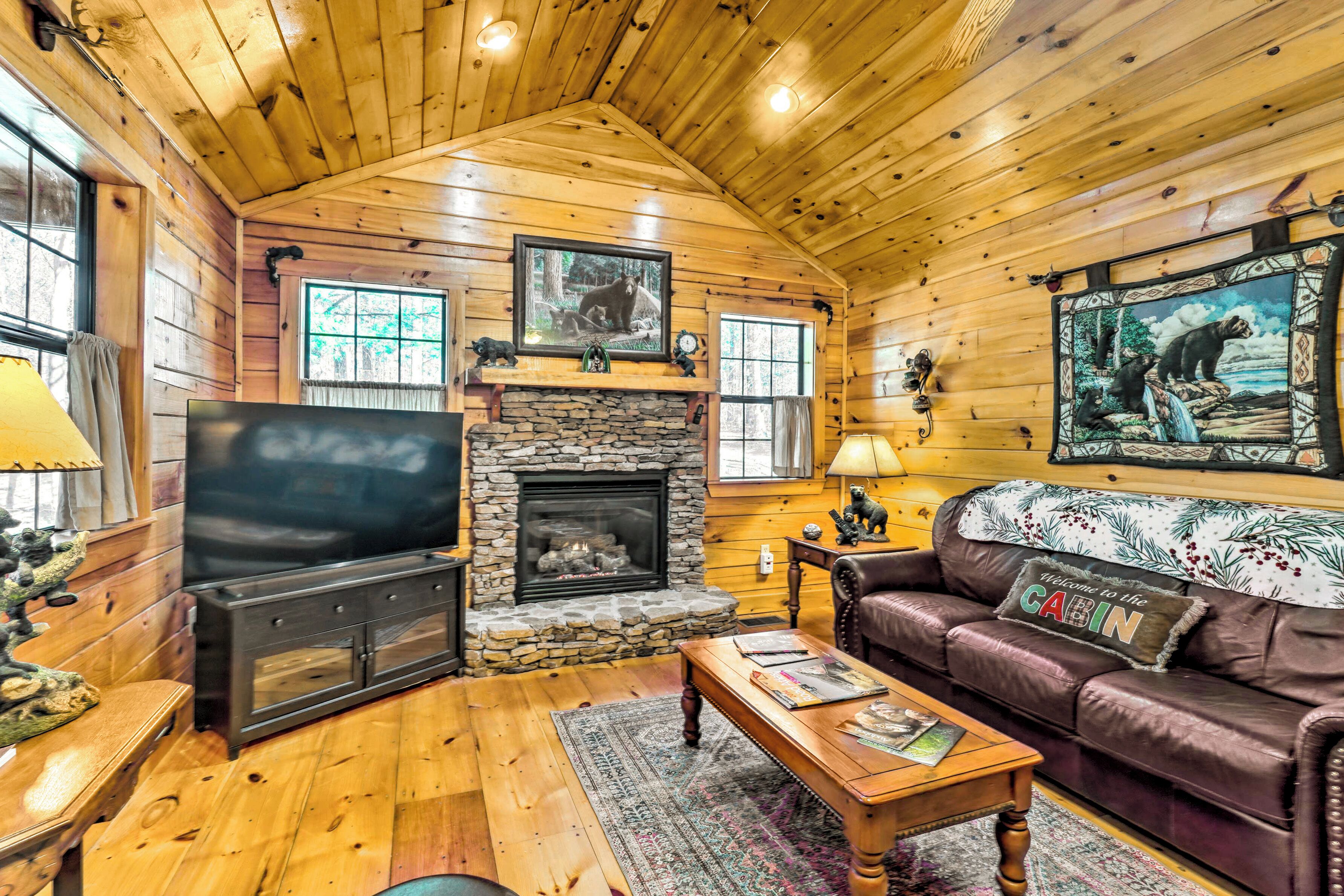 Cozy Tellico Plains Getaway w/ Deck, Fire Pit