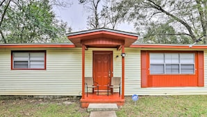 Unclassified image, 2 of 24, button - Tallahassee Home Near FSU & Famu Campuses! (Tallahassee)