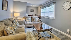 Unclassified image, 4 of 24, button - Tallahassee Home Near FSU & Famu Campuses! (Tallahassee)