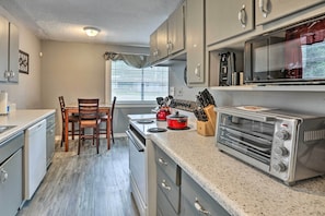 Private kitchen - Tallahassee Home Near FSU & Famu Campuses! (Tallahassee)