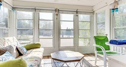 Charming Coastal Cottage w/ Pool Access!