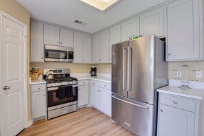 House (4 Bedrooms) | Interior - 16 Mi to Dtwn Dallas: Spacious Home w/ Yard! (Cedar Hill)