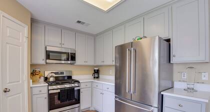 16 Mi to Dtwn Dallas: Spacious Home w/ Yard!