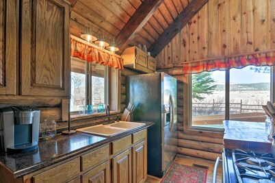 Rustic Cabin 20 Mins to Capitol Reef Nat'l Park!